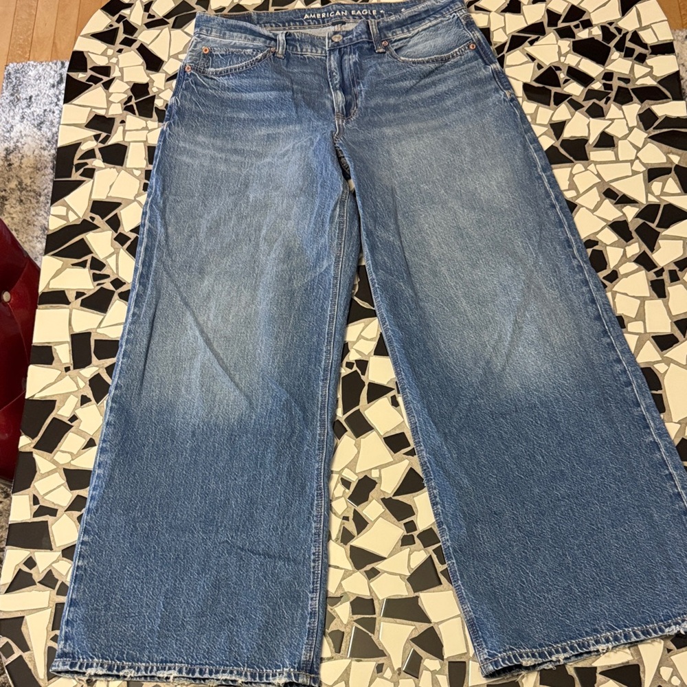 American Eagle Low Rise Ultra Wide Leg Jeans, size 6.
